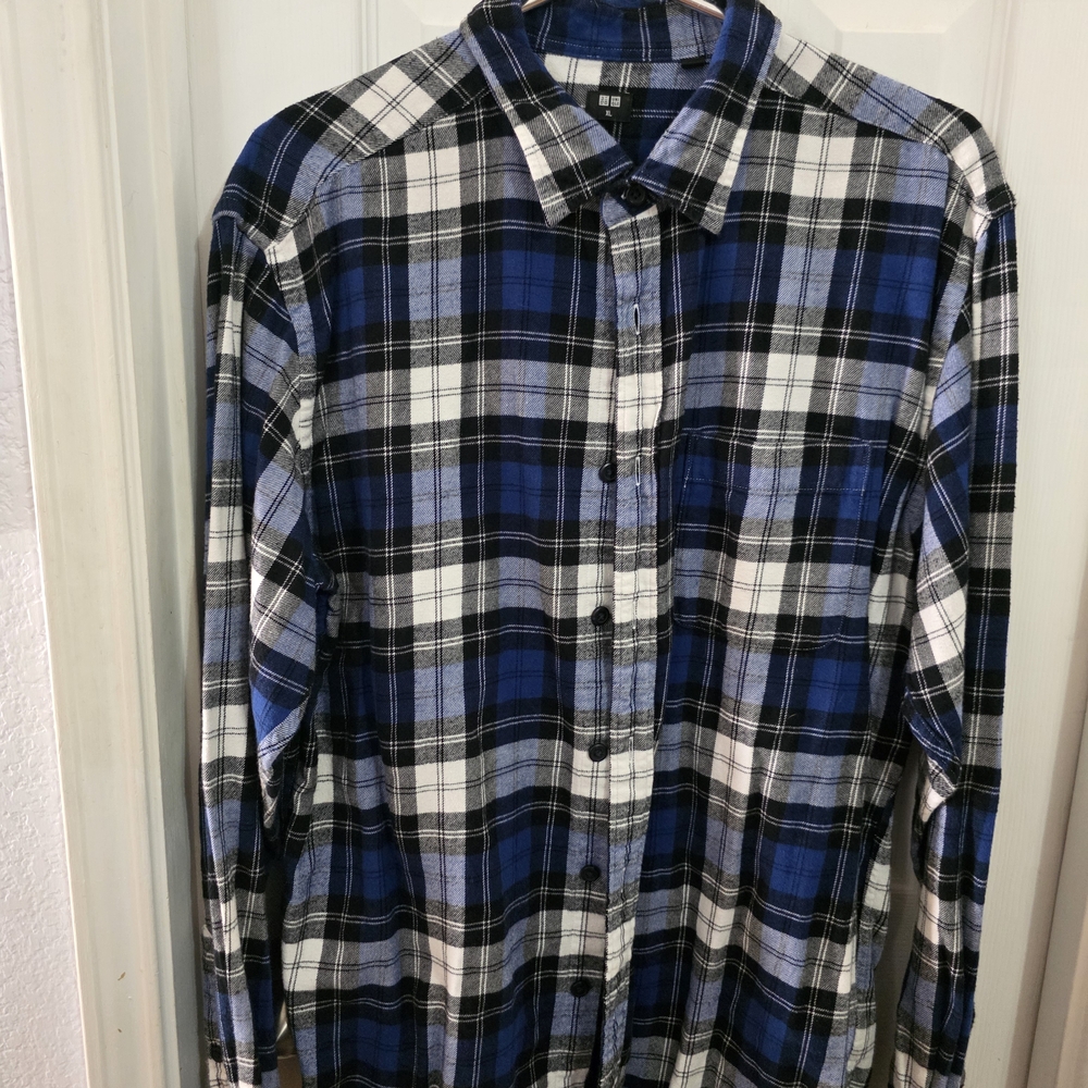 Uniqlo Blue and Black Checkered Men's Shirt